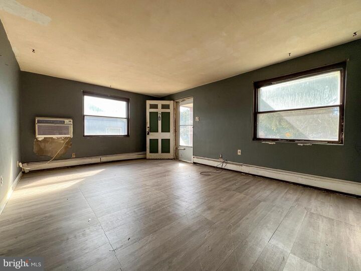 Property Photo: 7 May Avenue DE 19720