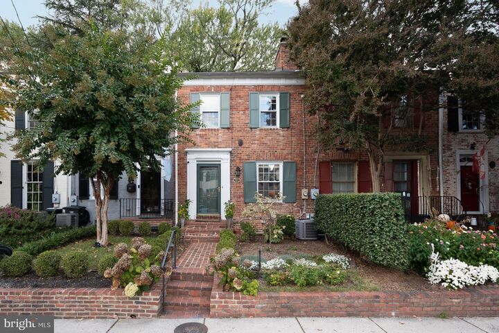 Property Photo: 707 S Royal Street VA 22314