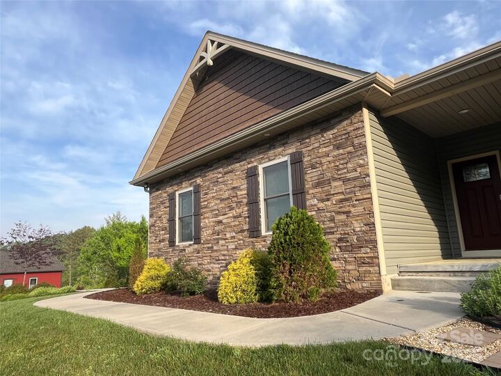 Property Photo:  5 S Pine Drive  NC 28787