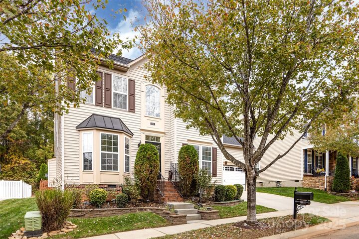 Property Photo: 15618 Troubadour Lane NC 28078