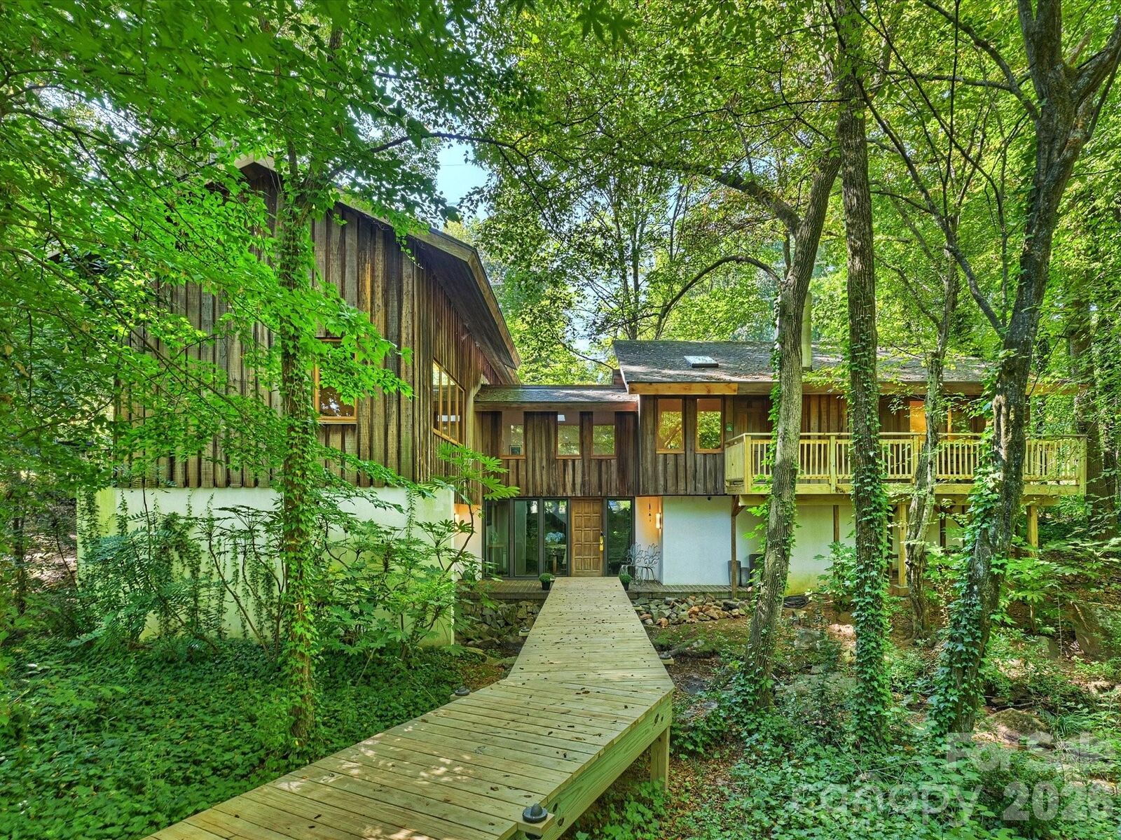 Property Photo: 5624 Glenkirk Road NC 28210