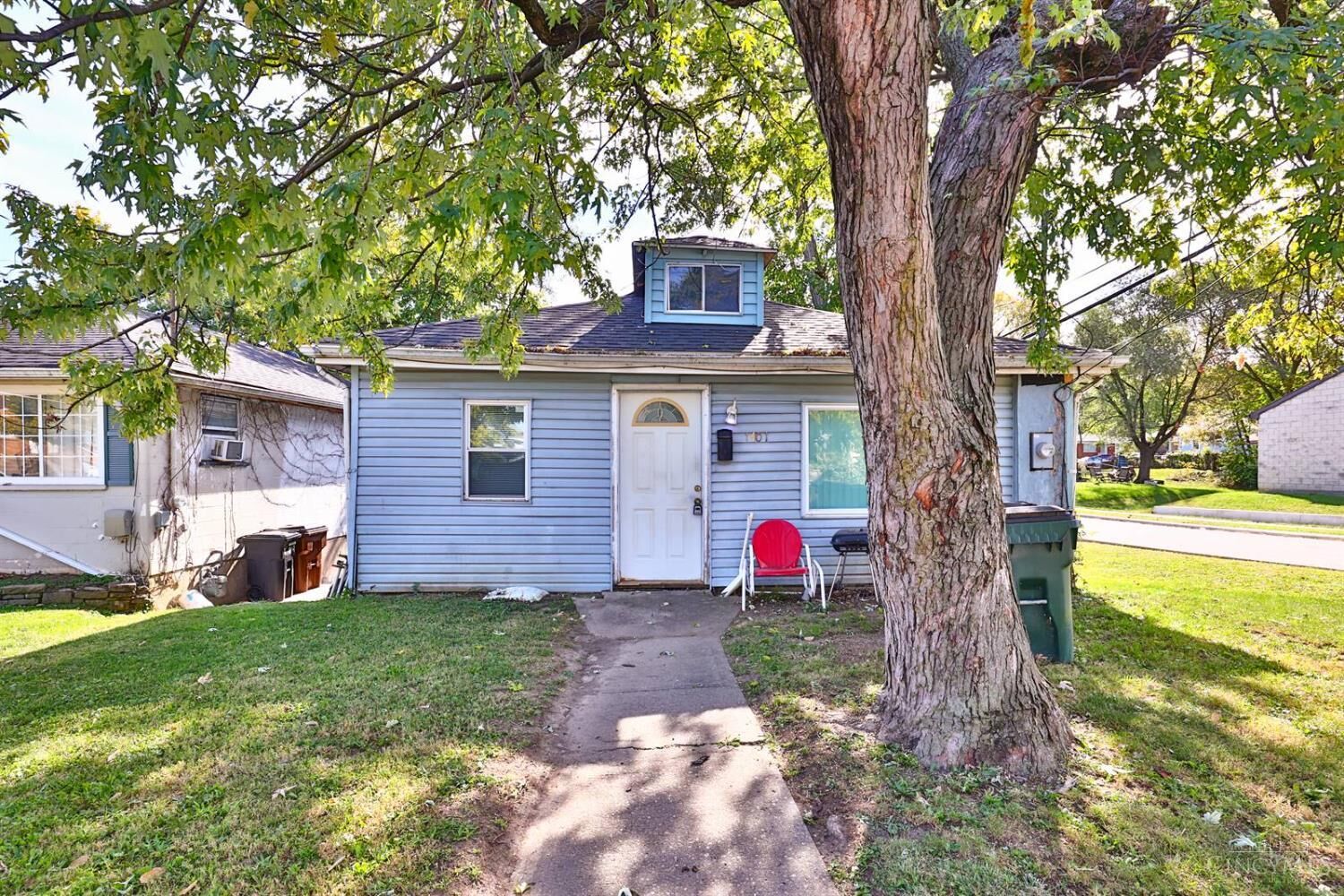 Property Photo:  1401 Chamberlain Avenue  OH 45215