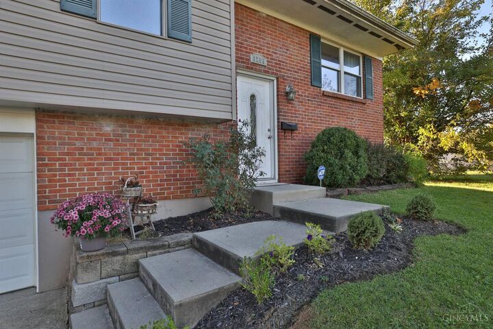 Property Photo:  3205 Redfern Court  OH 45251 