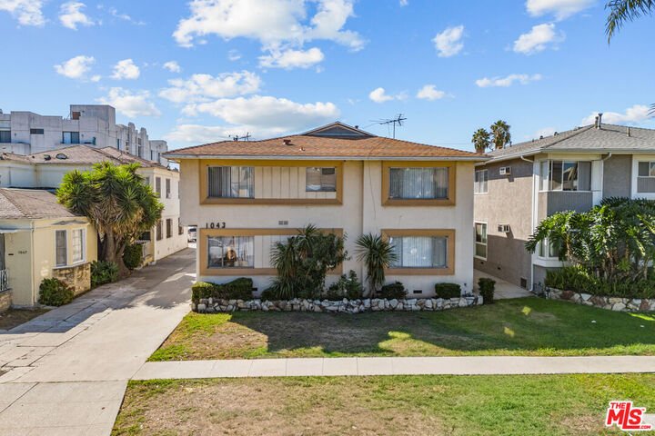 Property Photo: 1043 S Holt Ave CA 90035