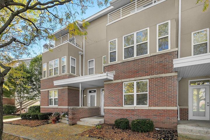 1398 Lower Green Circle  Columbus OH 43212 photo