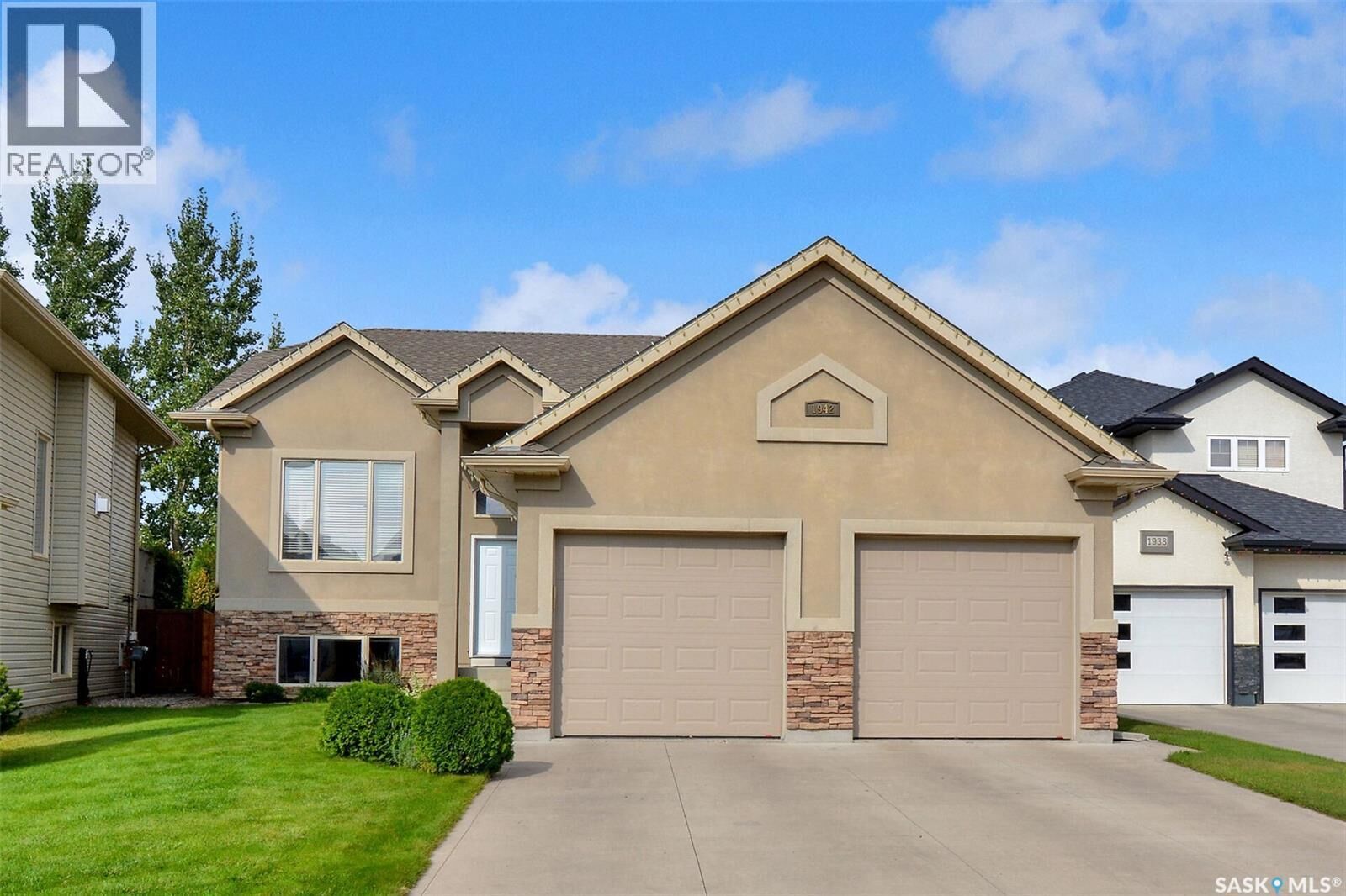 Property Photo: 1942 Pohorecky Terrace SK S7W 0S1