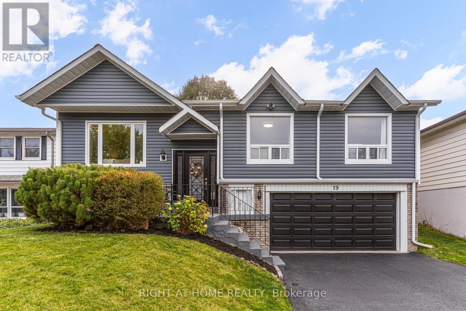 Property Photo:  19 Jefferson Road  ON L6S 2G6