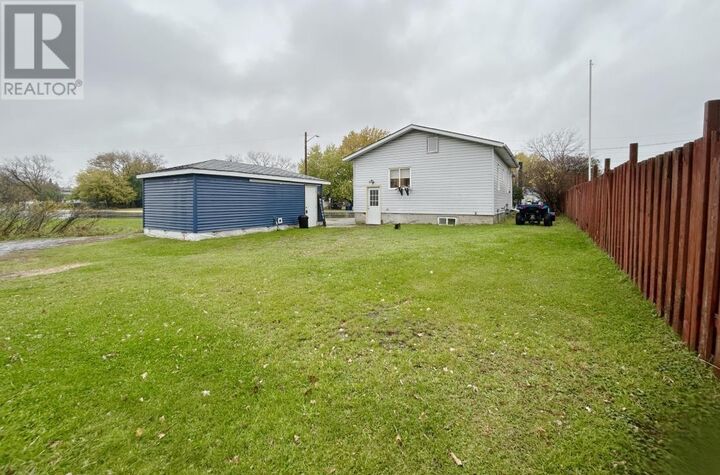 Property Photo:  505 King'S Highway  ON P9A 2S9 