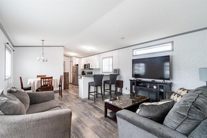 Property Photo:  2695 Main Street  MB R2V 4S9