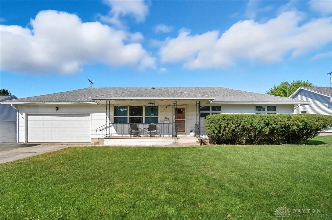Property Photo: 860 Amherst Drive OH 43078