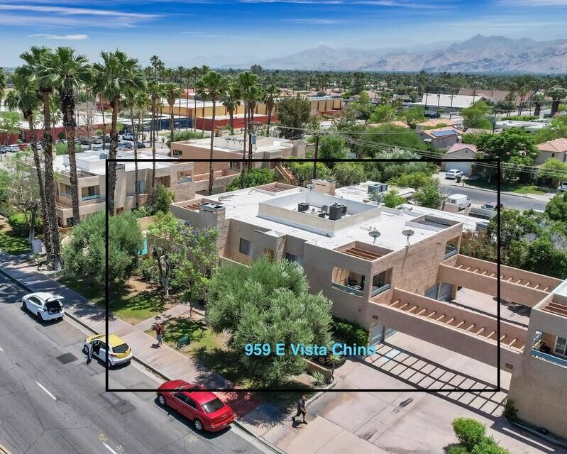 Property Photo: 959 E Vista Chino CA 92262
