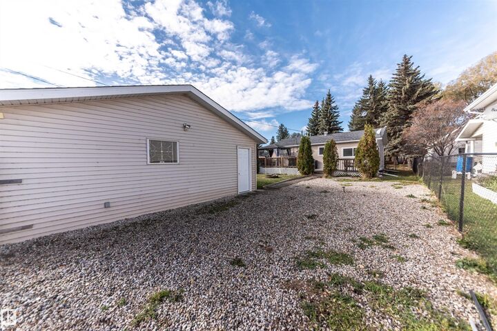 Property Photo: 5021 Lakeview AB T0E 0A0