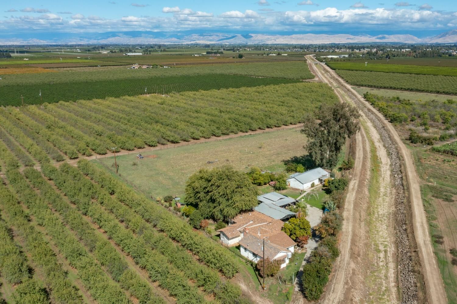 Property Photo:  10532 E North Avenue  CA 93657 
