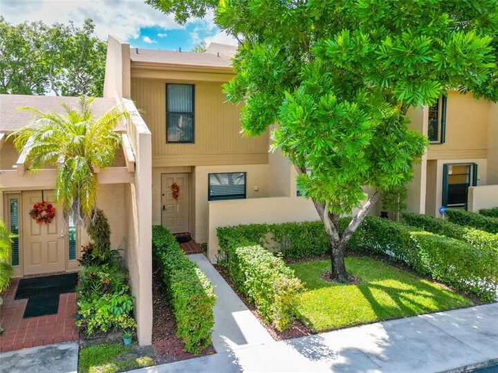 1424 NW 97th Ter 280  Hollywood FL 33024 photo