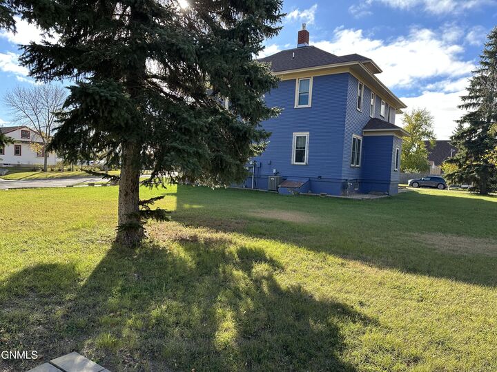 Property Photo: 137 Third Avenue NE ND 58540