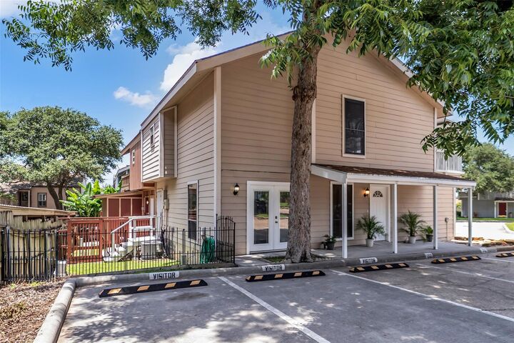 Property Photo:  132 April Point Drive N  TX 77356 