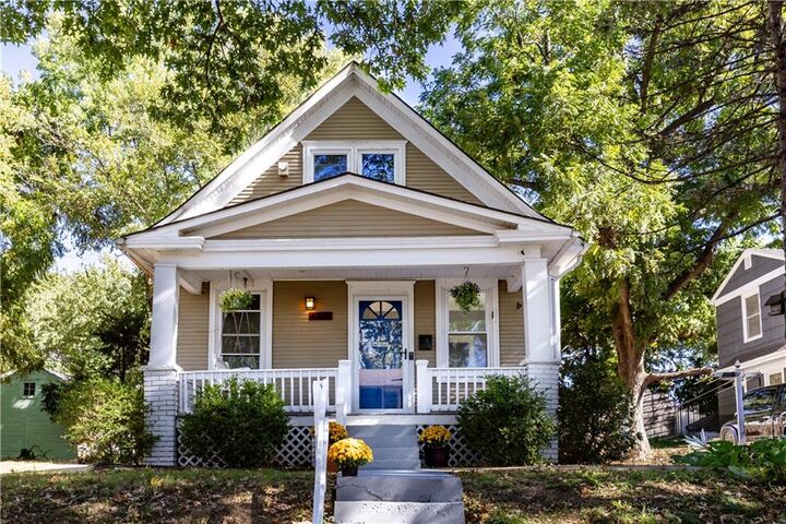 Property Photo:  4627 Fairmount Avenue  MO 64112