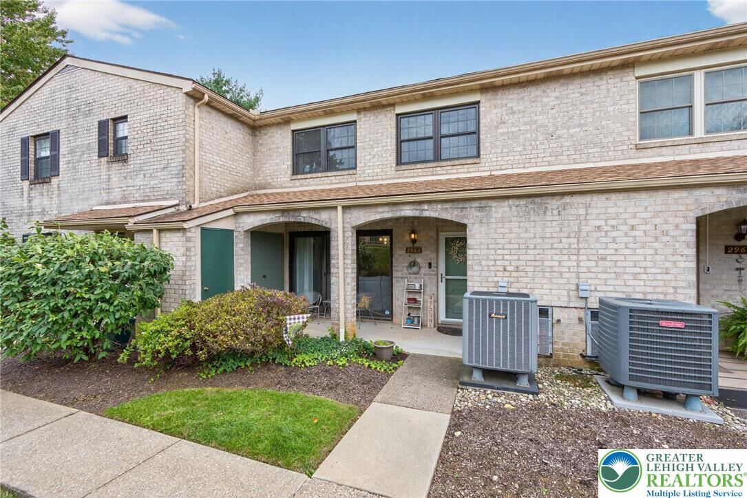 Property Photo:  2969 Aronimink Place  PA 18062 