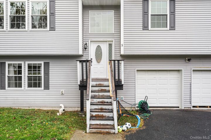 Property Photo:  5 Oak Ridge Road  NY 10940 