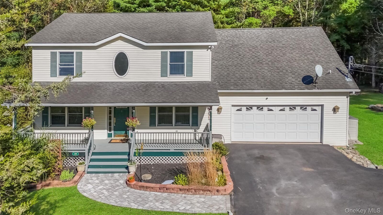 Property Photo:  104 Meadow Court Meadow Court  PA 18337