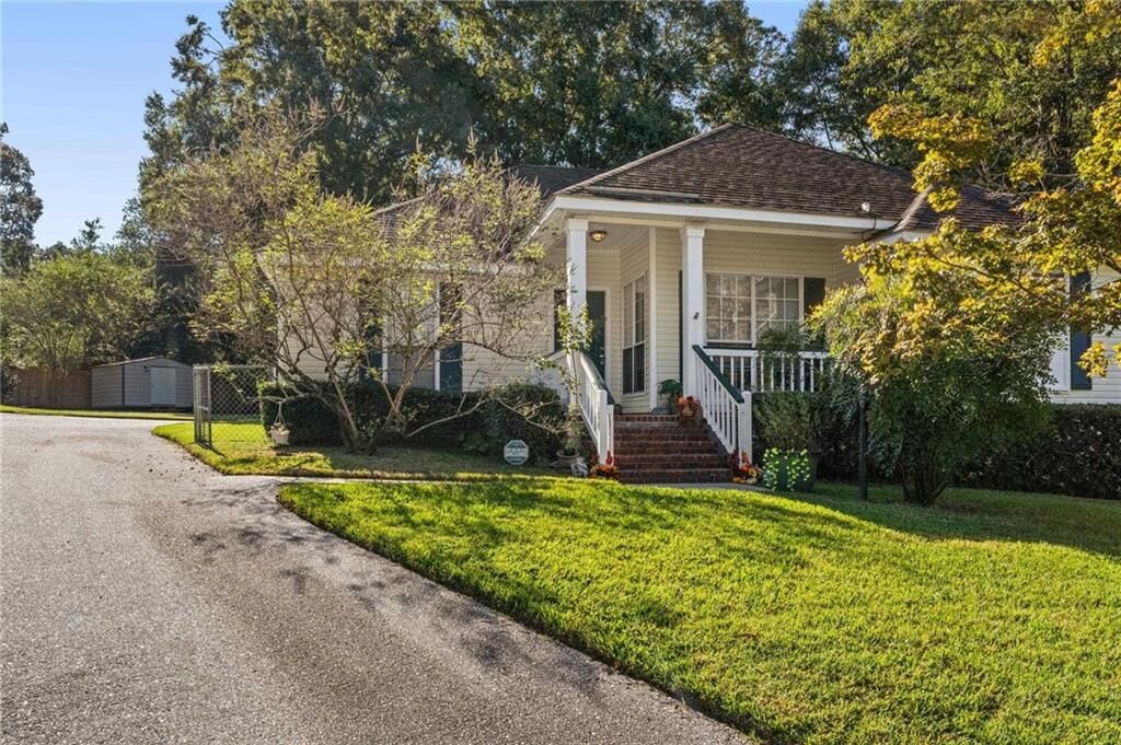 Property Photo: 340 Portside Court AL 36695