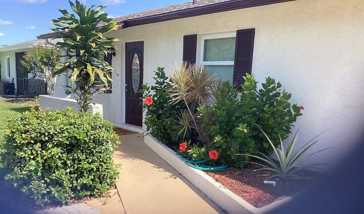 Property Photo:  1036 Hope Street  FL 34285 