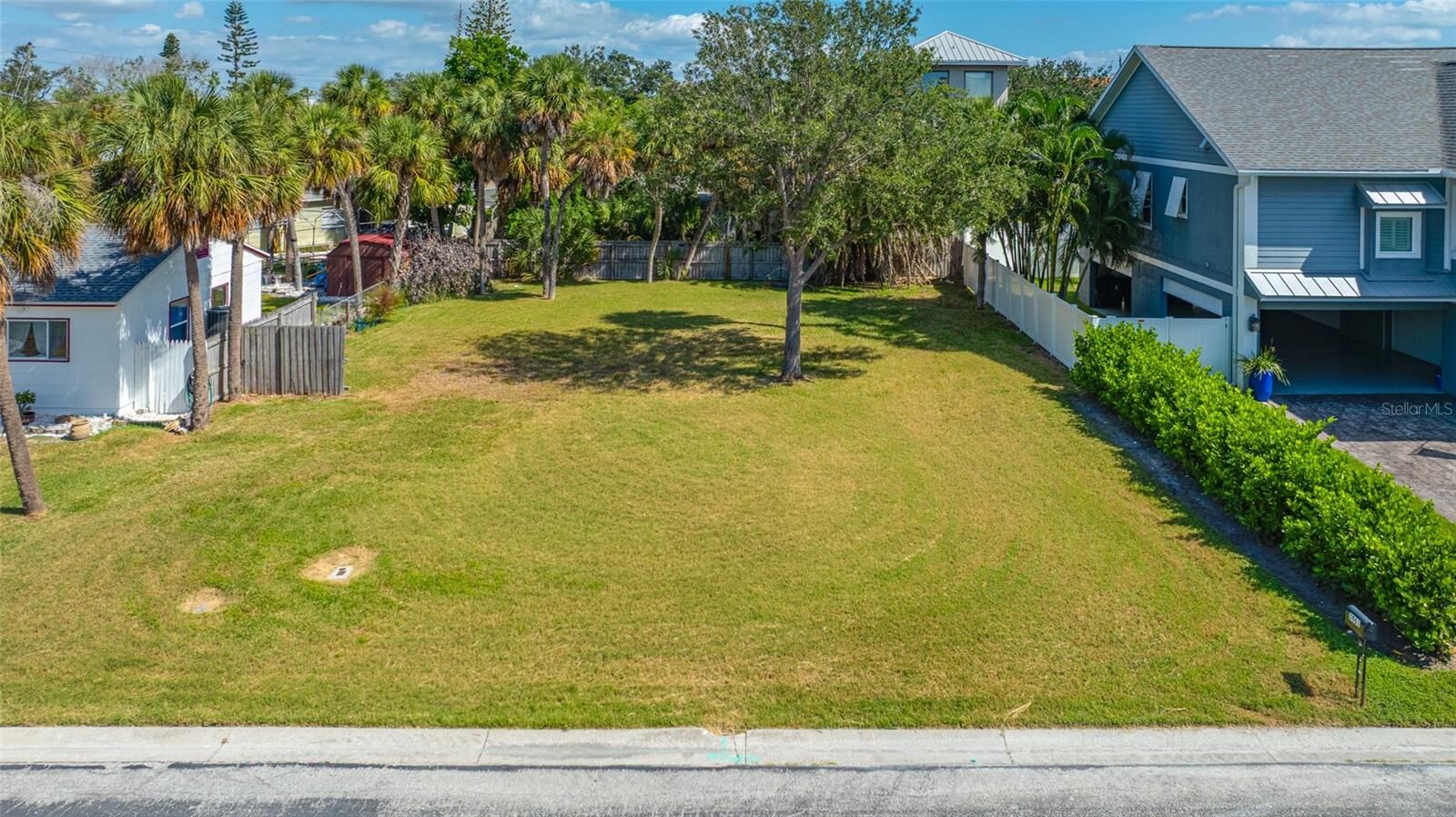Property Photo: 3961 Oleander Way FL 33706