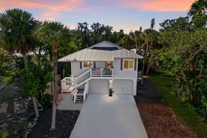 Property Photo: 221 Island Circle FL 34242