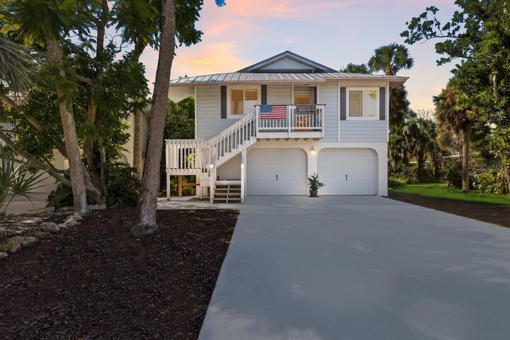Property Photo:  221 Island Circle  FL 34242 