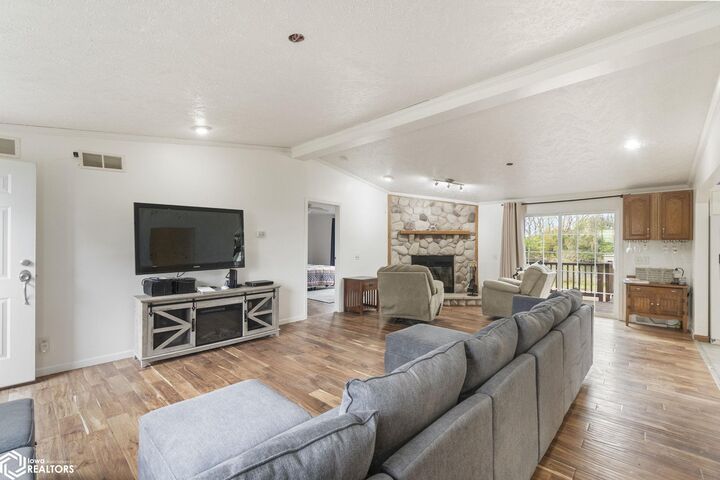 Property Photo: 815 N 40th Street IA 50428