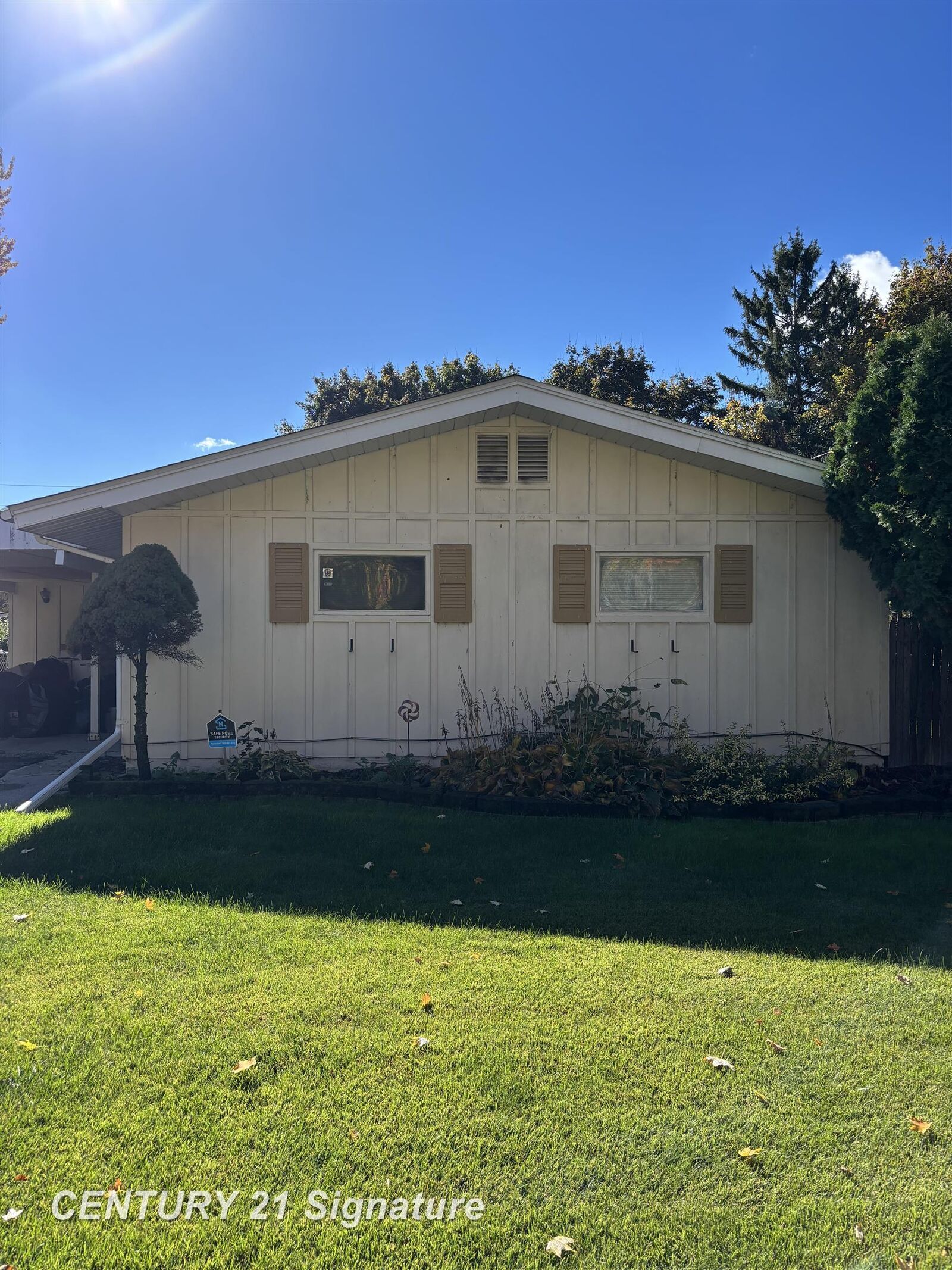 Property Photo:  1727 Briarwood Drive  MI 48507 
