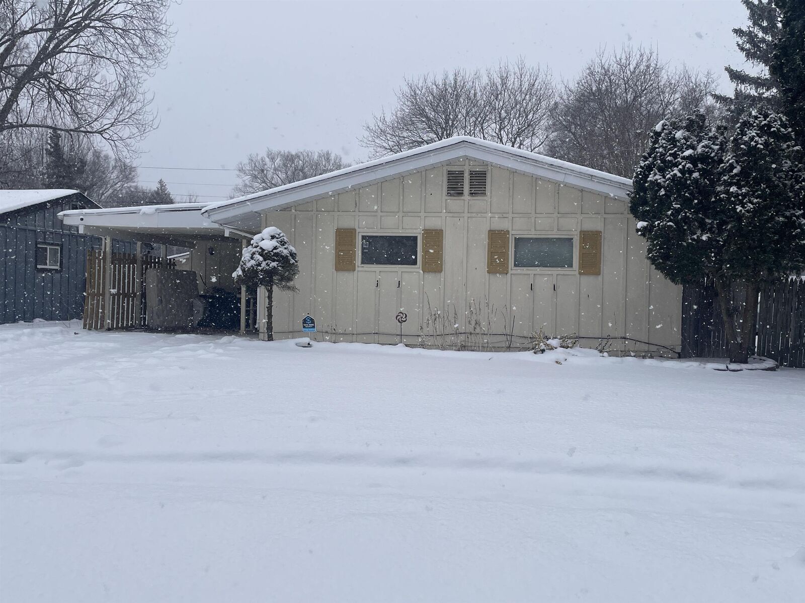 Property Photo:  1727 Briarwood Drive  MI 48507 