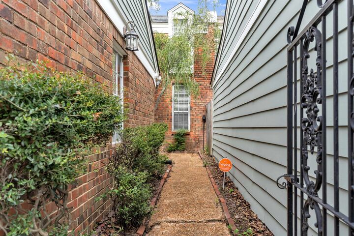Property Photo: 6942 Amberly Rd 6942 TN 38119