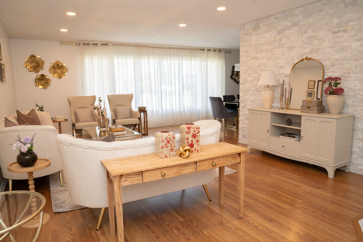 Property Photo:  214 S Mount Prospect Road  IL 60056 