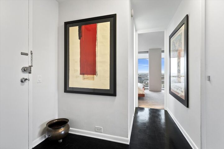 Property Photo: 340 W Diversey Parkway 1616 IL 60657