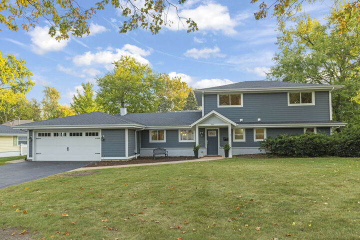 Property Photo:  314 Brookside Circle  IL 60187