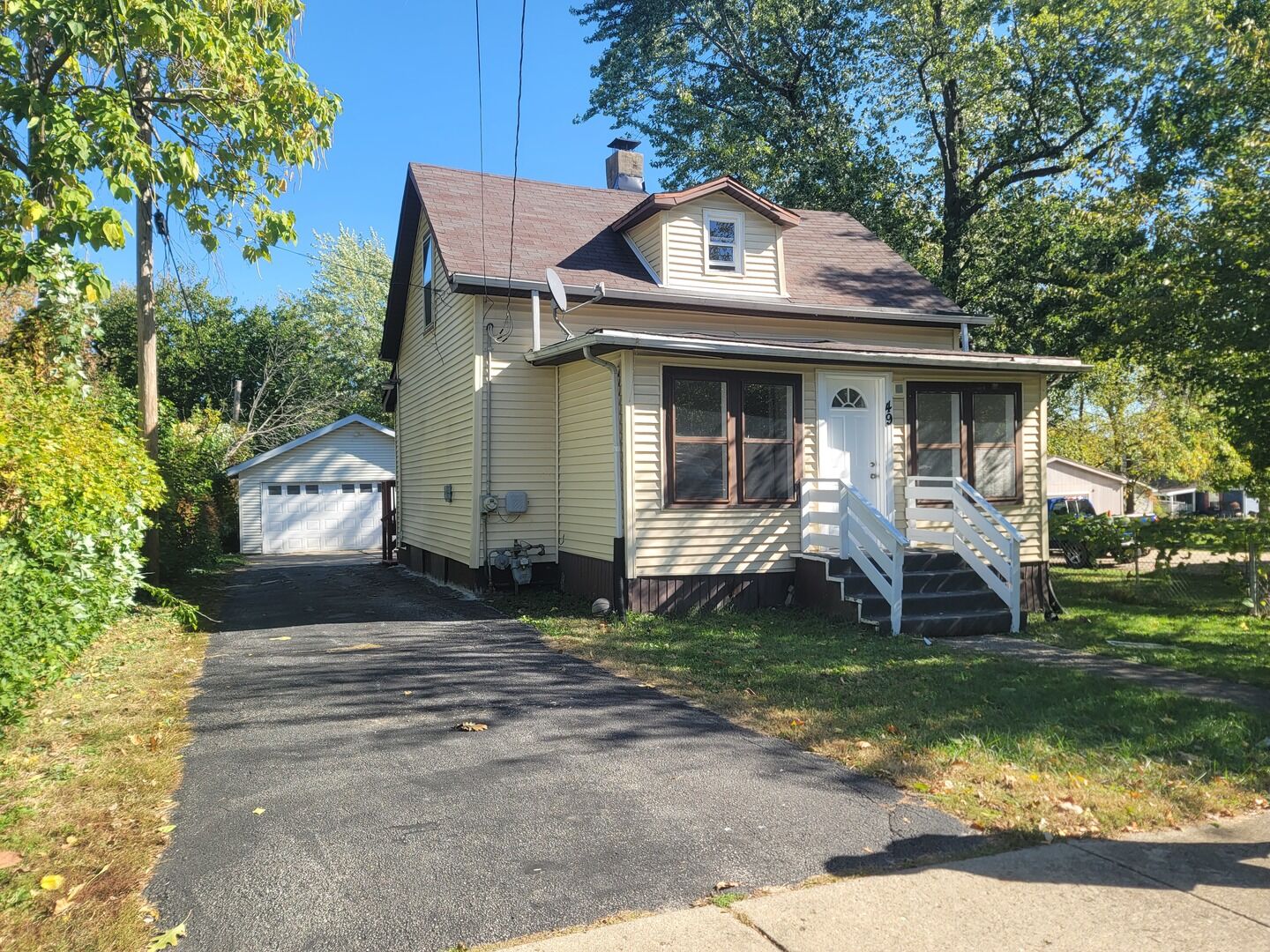 Property Photo:  49 N Calhoun Street  IL 60505 