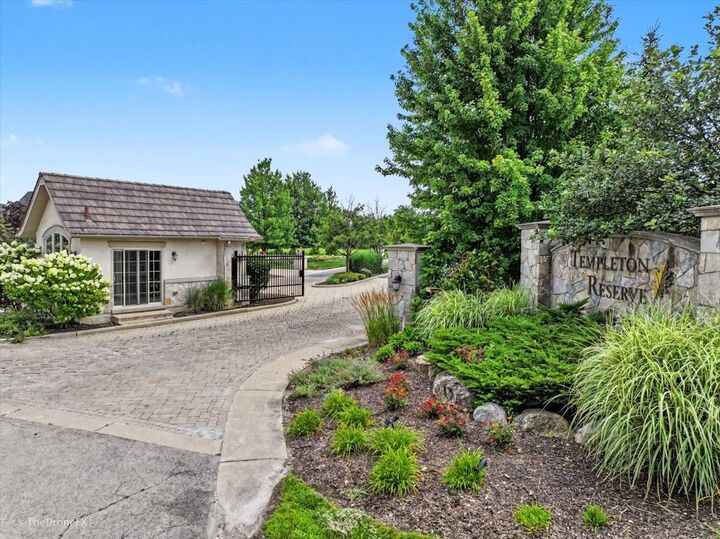 Property Photo:  15 Templeton Drive  IL 60523 
