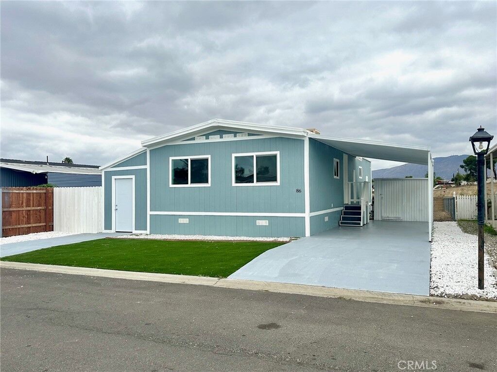 Property Photo: 1400 E Menlo Avenue 86 CA 92544