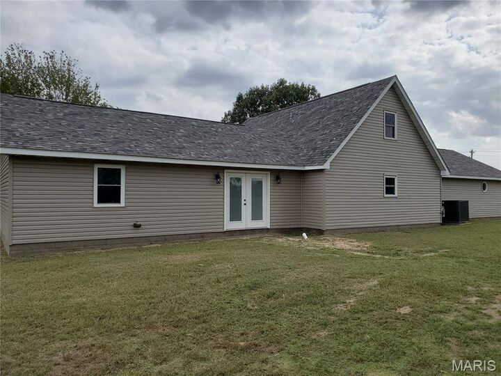 Property Photo: 2093 E County Highway 450 MO 63801