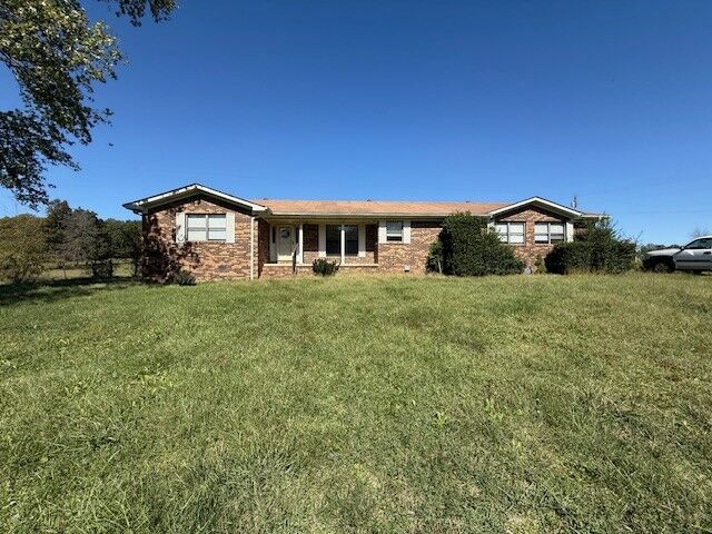 Property Photo: 779 Oakdale Rd TN 37186