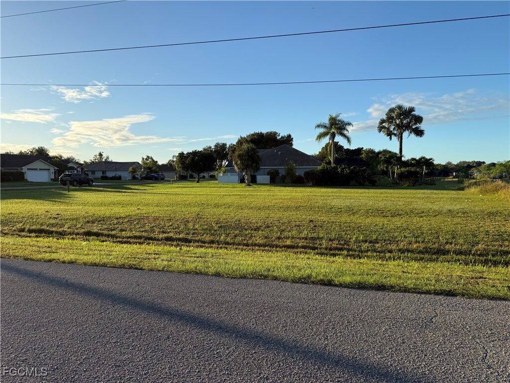 Property Photo:  648 Kingsbury Street E  FL 33974 