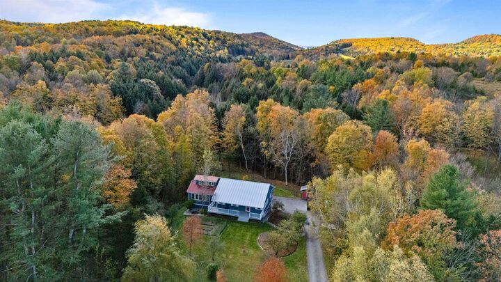Property Photo:  11 Paddock Lane  VT 05468 