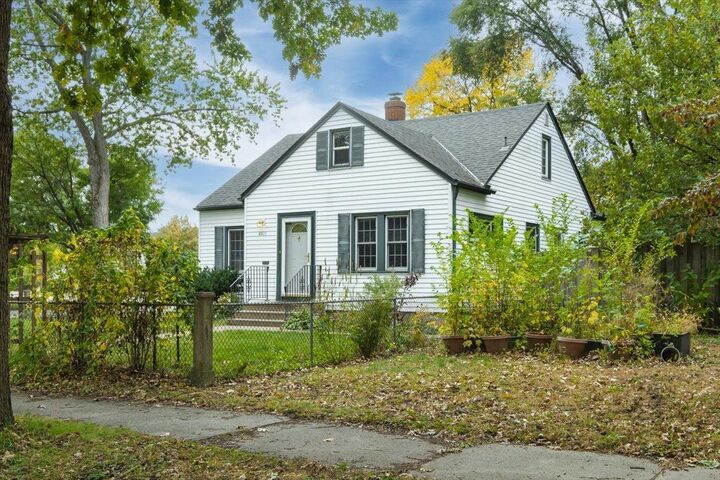 Property Photo: 4901 Thomas Avenue N MN 55430