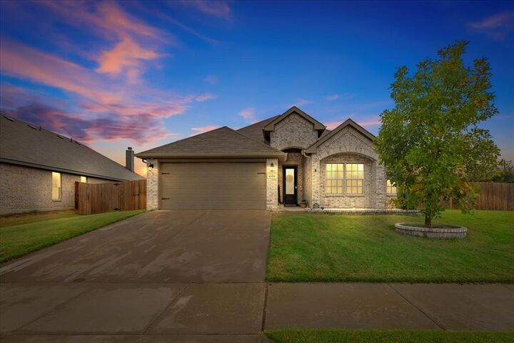Property Photo: 1200 Queens Brook Lane TX 76140