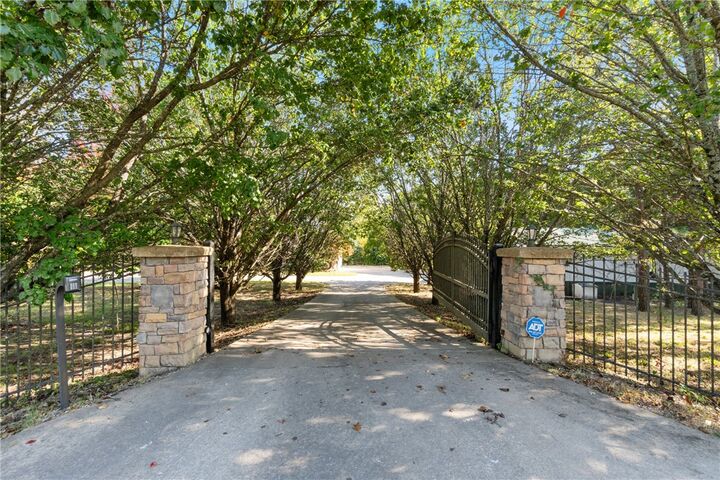 Property Photo:  615 County Road 102  AR 72632 