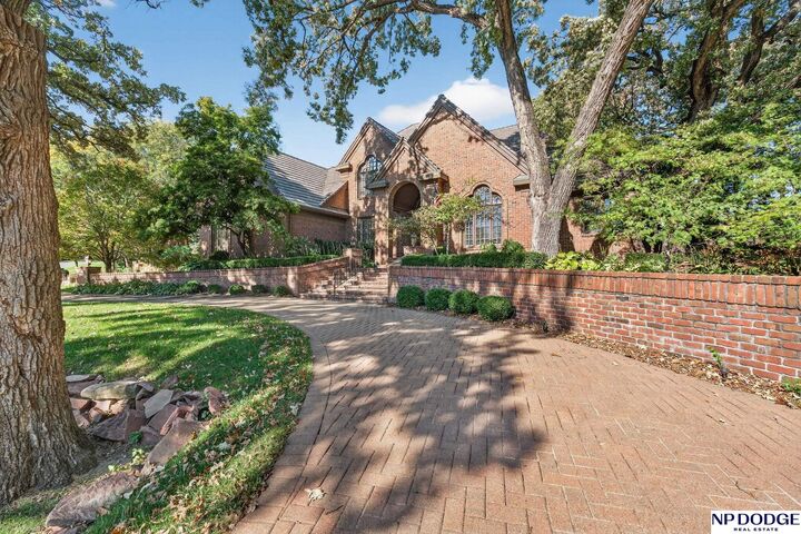 Property Photo: 9636 Oak Circle NE 68124