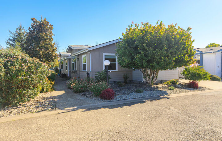 4601 S Pacific Highway Unit 29  Phoenix OR 97535 photo