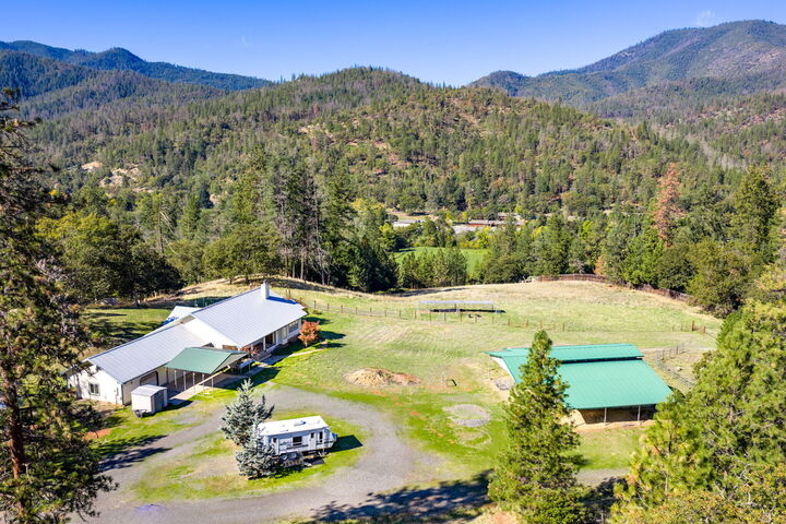 Property Photo:  2467 Eastside Road  OR 97530 
