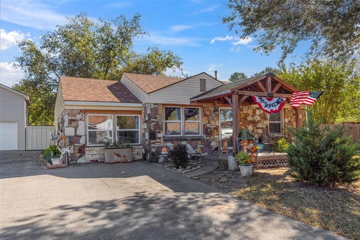 Property Photo:  412 S Fox Drive  OK 73110 